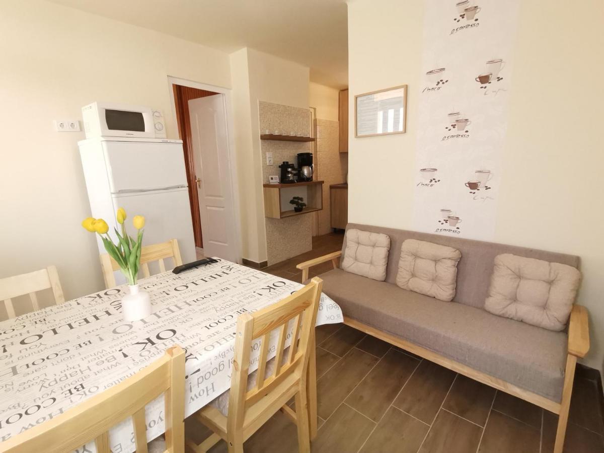 Gyoengyvirag Apartmanhaz Хайдусобосло Экстерьер фото