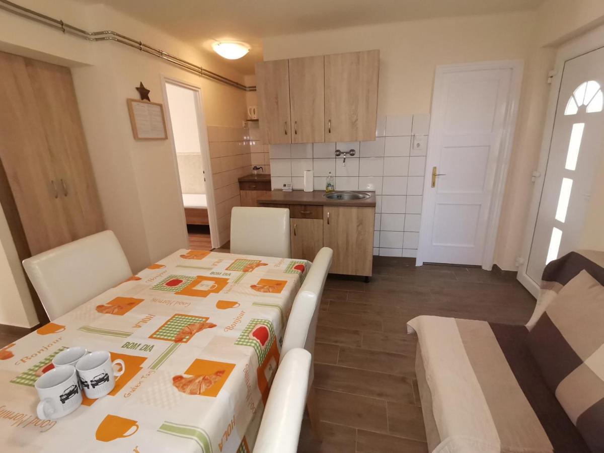 Gyoengyvirag Apartmanhaz Хайдусобосло Экстерьер фото
