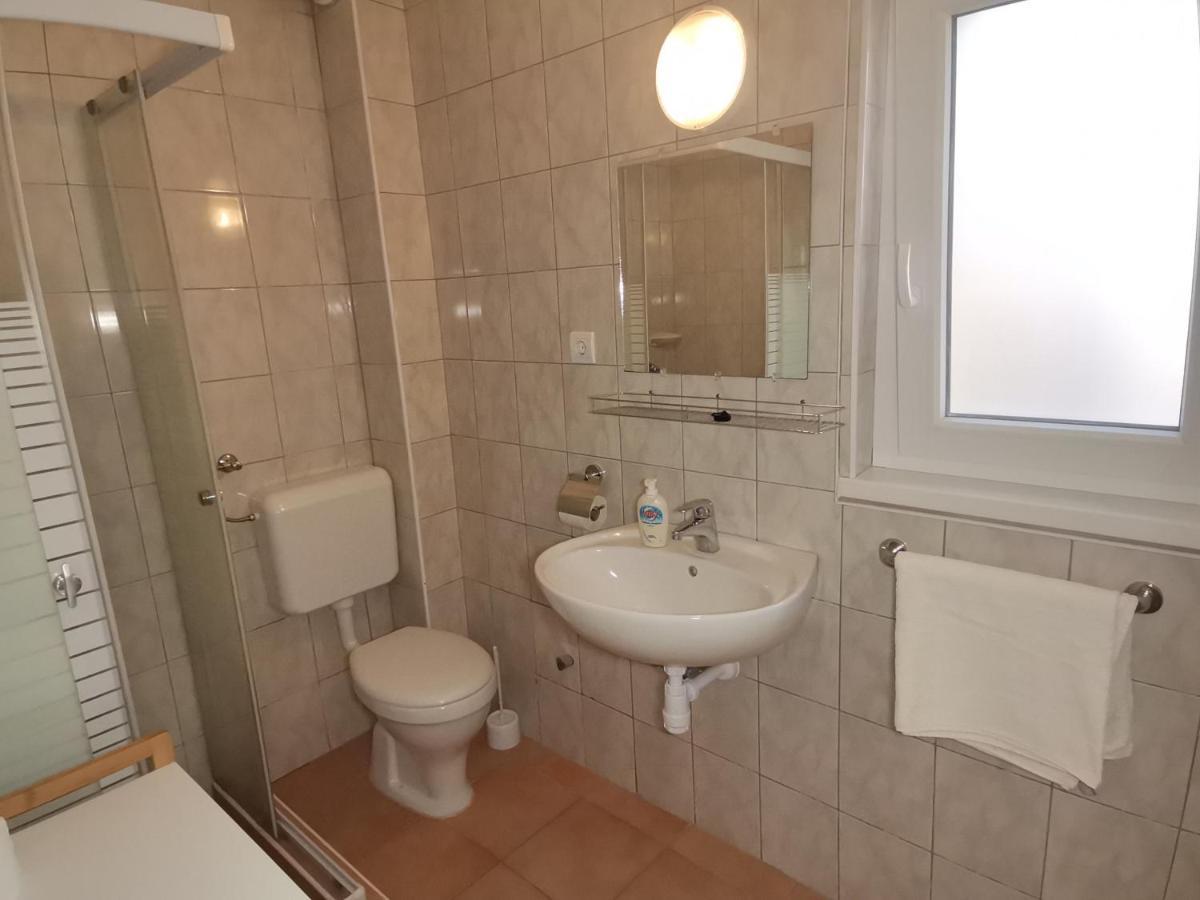 Gyoengyvirag Apartmanhaz Хайдусобосло Экстерьер фото