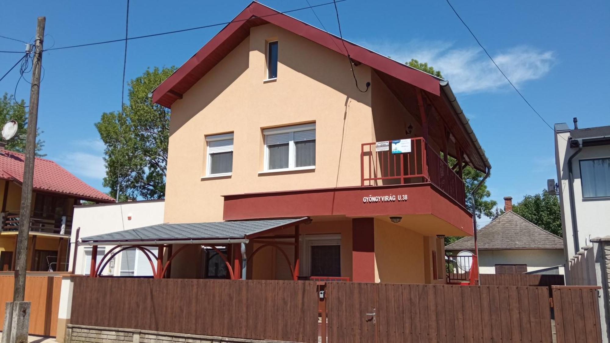 Gyoengyvirag Apartmanhaz Хайдусобосло Экстерьер фото